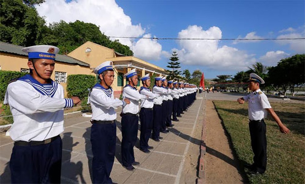 Đợt 2 năm 2015,  Lữ đoàn Hải quân đánh bộ 147, Quân chủng Hải quân tiếp nhận và tổ chức huấn luyện chiến sĩ Hải quân mới đến từ 5 tỉnh, thành phố (Thanh Hóa, Nam Định, Thái Bình, Quảng Ninh, Hải Phòng). Qua một tháng huấn luyện, các chiến sĩ Hải quân đều xác định tốt nhiệm vụ, hoàn thành tốt kế hoạch đề ra; đơn vị bảo đảm an toàn tuyệt đối. Khí thế thi đua sôi nổi được thể hiện trên tất cả các mặt công tác của đơn vị.